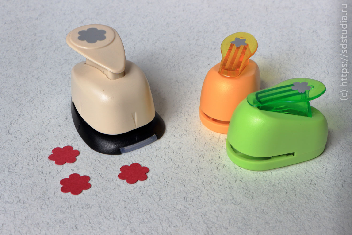 Фигурные дыроколы и бумажные цветы