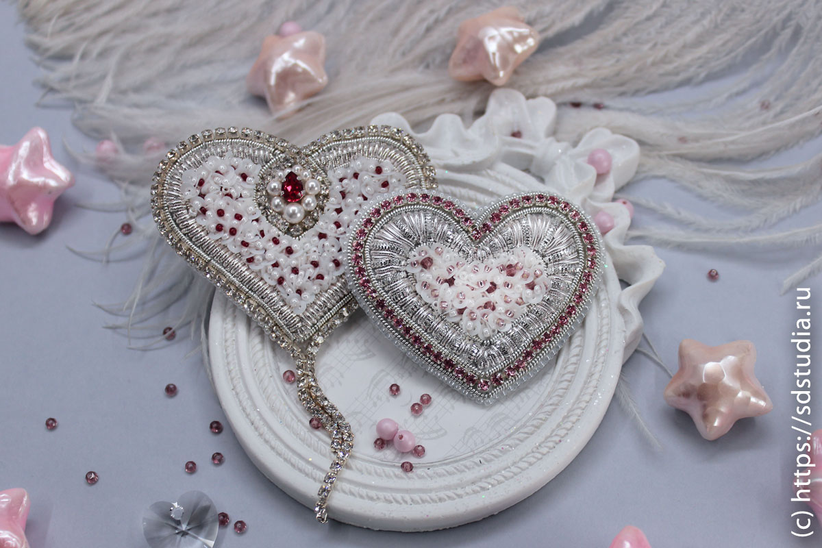 Вышитая брошь 