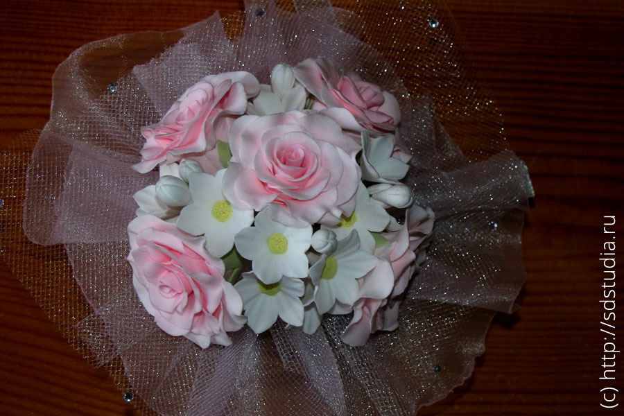 Композиции интерьерные с цветами из пластика