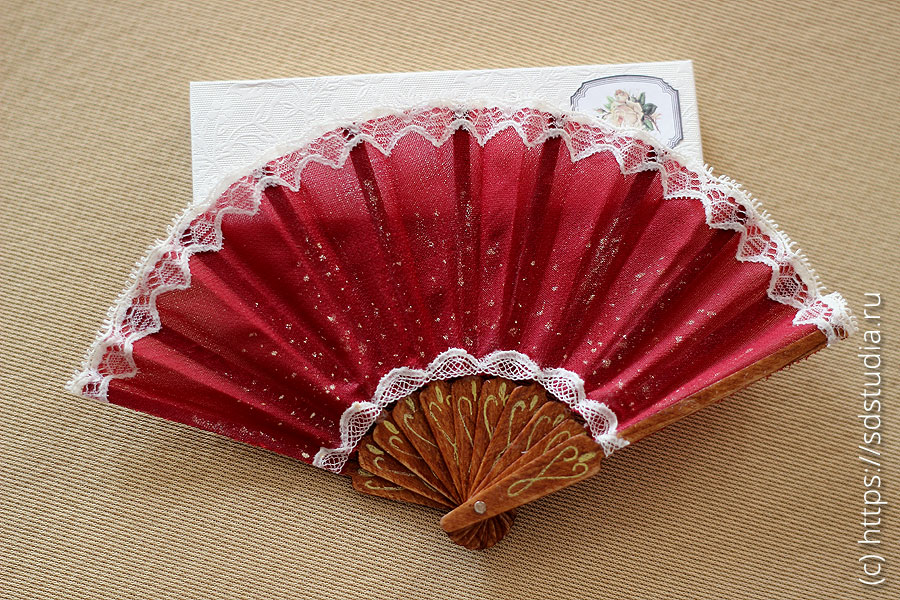 Веер кукольный тканевый миниатюрный ручной работы