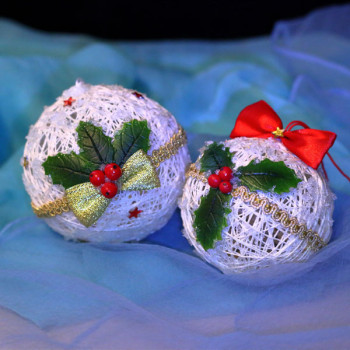Ёлочный шарик из ниток