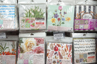 Салфетки для декупажа в магазине товаров для творчества