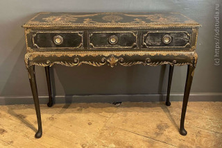 Старинный столик, декорированный в технике декупаж