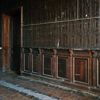 Общий вид темной столовой в Доме Ушковой, Казань