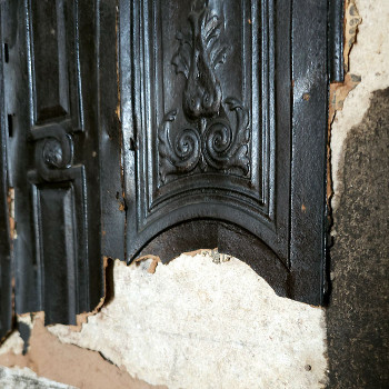 Декор стен с объёмным узором при ближайшем рассмотрении