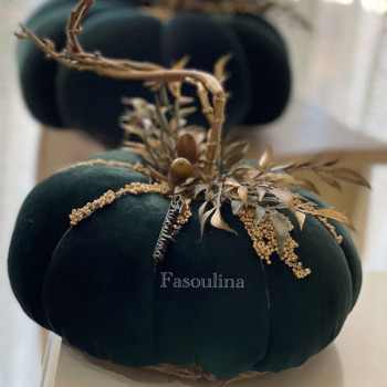 Декоративные тыквы из бархата с украшениями