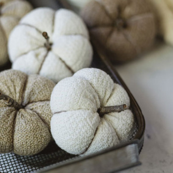 Декоративные тыквы из носков