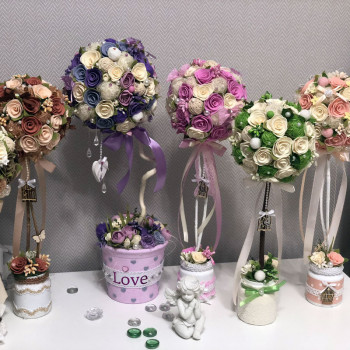 Пример небольшого топиария с цветами из фоамирана