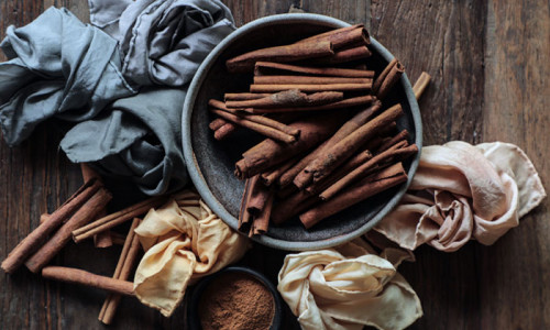 Какие натуральные красители можно использовать для окрашивания тканей?