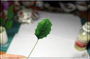 Остролист из пластика, делаем своими руками листочки, мастер-класс