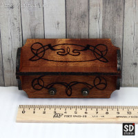 Вешалка для куклы настенная