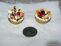 Корзинка с фруктами из пластика