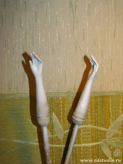 Изготовление каркасной куклы, лепка рук и ног