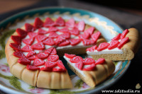 Пирог с клубникой из запекаемого пластика