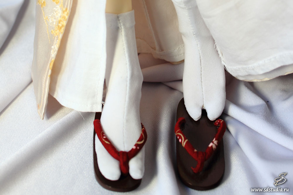 Мастер-класс по изготовлению таби и одеванию на кукол гета