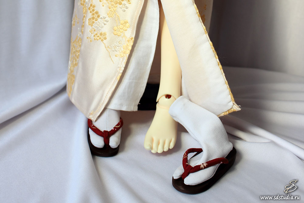 Мастер-класс по изготовлению таби и одеванию на кукол гета