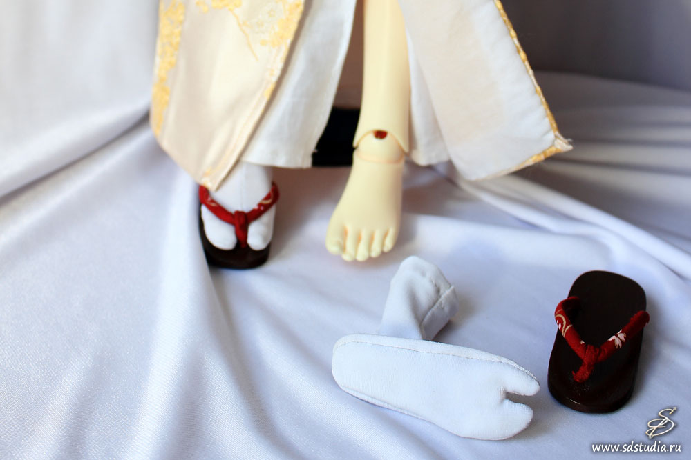 Мастер-класс по изготовлению таби и одеванию на кукол гета